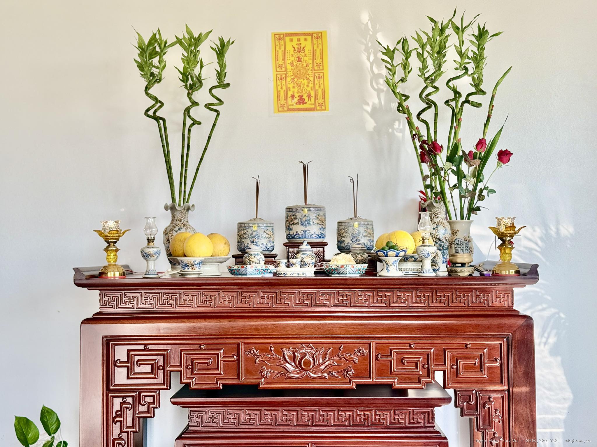 Bàn thờ hiện đại gỗ Gõ Đỏ mẫu 3 - Chế tác bởi Nghệ nhân Sơn Vũ